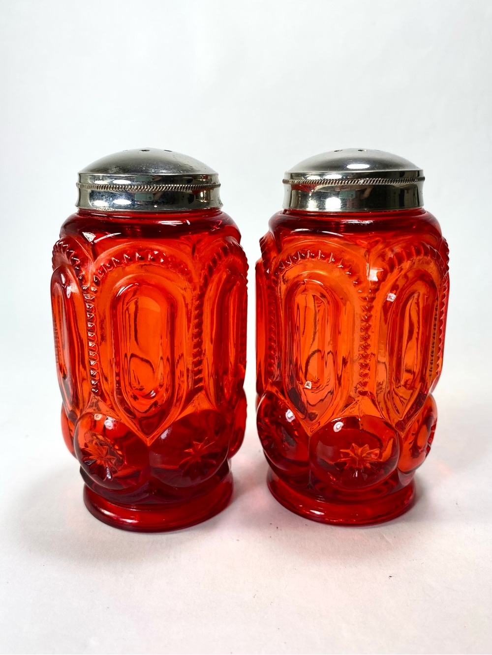 Vintage L.E. Smith Glass Moon & Stars Salt & Pepper Shaker Set Amberina Red